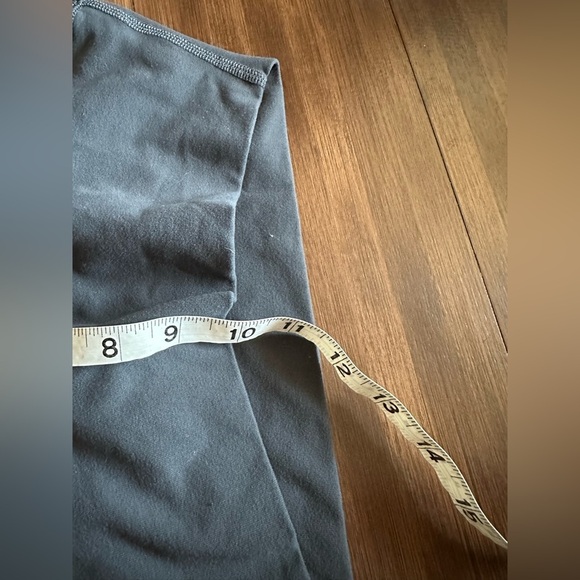 Alo Yoga High-Waist Cargo Legging Anthracite grey size medium sold out online - Picture 8 of 9